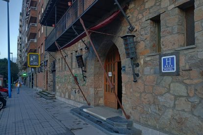 Pintada en verde insultando a los templarios