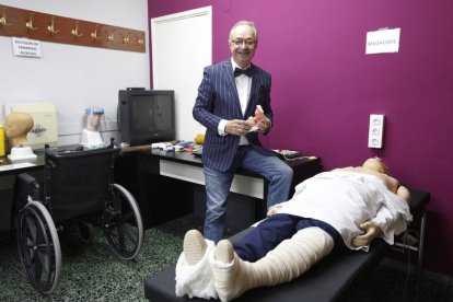 Emilio Blanco, con su equipo de primeros auxilios.