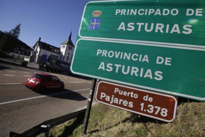 Frontera entre dos territorios unidos históricamente y separados durante siglos por la orografía.