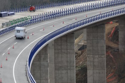 Estado de la nueva estructura de la A-6, este sábado.