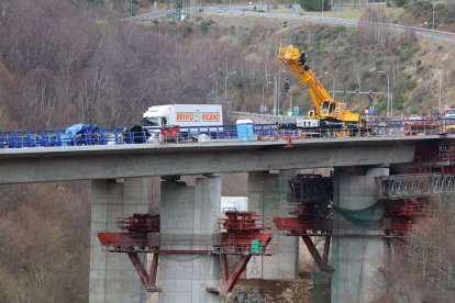 Estado de la nueva estructura de la A-6, este sábado.