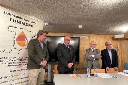 Ramón Carro, presidente de Moteros Solidarios con miembros de Fundaspe.