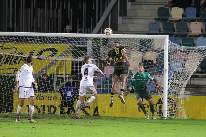 Una derrota muy dolorosa de los de Llona ante el Barakaldo.