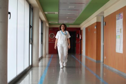 Estefanía Basante en la unidad de Oncología del Hospital El Bierzo.