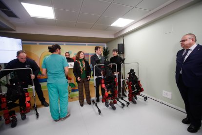 Presentación de los nuevos exoesqueletos pediátricos en el Hospital de León.