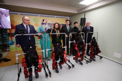 Presentación de los nuevos exoesqueletos pediátricos en el Hospital de León.