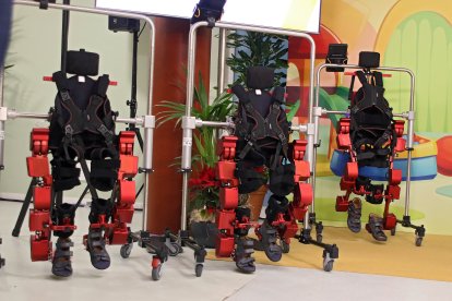 Presentación de los nuevos exoesqueletos pediátricos en el Hospital de León.