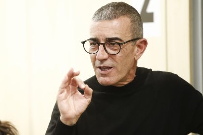 La candidatura encabezada por Xavier Godàs (en la imagen) y Alba Camps, Nova Esquerra Nacional, durante la rueda de prensa de presentación del programa con el que concurrirá al congreso nacional que debe elegir a la nueva dirección de ERC desde donde ha tendido este miércoles la mano a Foc Nou, liderada por Helena Solà, para evitar que Oriol Junqueras vuelva a hacerse con el mando de ERC en el próximo congreso nacional: