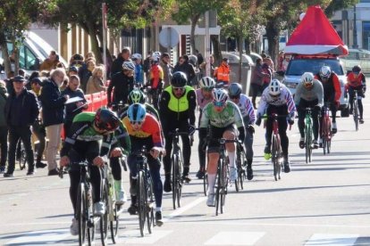 Una de las carreras celebradas ayer en León.  CHEMA ÁLVAREZ