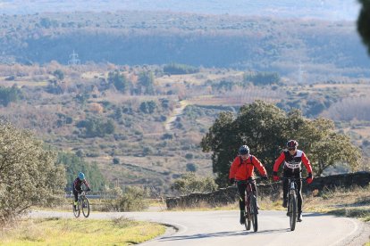 El municipio ofrece numerosas opciones de senderismo y para los ciclistas.
