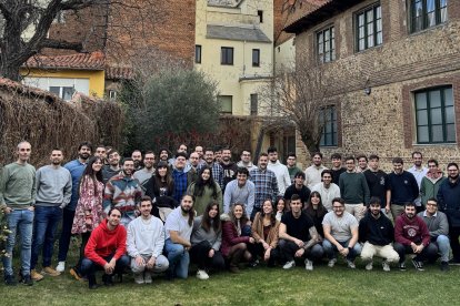 Foto de familia de la empresa leonesa Vexiza.