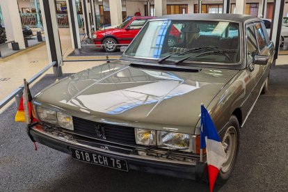 El 604, buque insignia de Peugeot (1975-1985) y coche presidencial por excelencia, vivió su época dorada bajo el mandato de Valery Giscard d´Estaing, que lo utilizó profusamente incluso fuera de Francia.