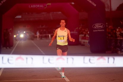 Los leoneses respondieron una vez más en la carrera que cierra el año.