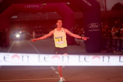 Los leoneses respondieron una vez más en la carrera que cierra el año.