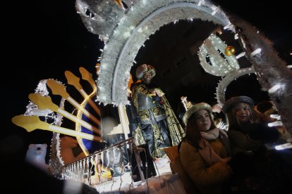La Cabalgata de Reyes de Ponferrada desafía a la lluvia
