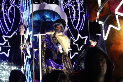 La Cabalgata de Reyes de Ponferrada desafía a la lluvia