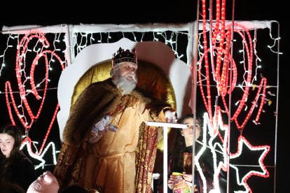 La Cabalgata de Reyes de Ponferrada desafía a la lluvia