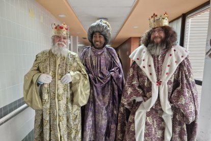 Antes de la cabalgata en Ponferrada, los Reyes Magos visitaron el Hospital El Bierzo.