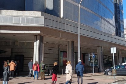Administración de lotería en El Corte Inglés de León que ha vendido íntegramente el primer premio del Sorteo del Niño de 2025