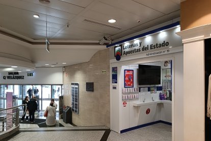 Administración de lotería en El Corte Inglés de León que ha vendido íntegramente el primer premio del Sorteo del Niño de 2025