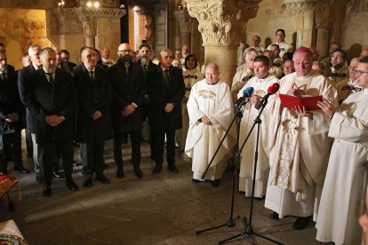 Responso y homenaje a los reyes de León ante el Panteón de la Colegiata de San Isidoro.