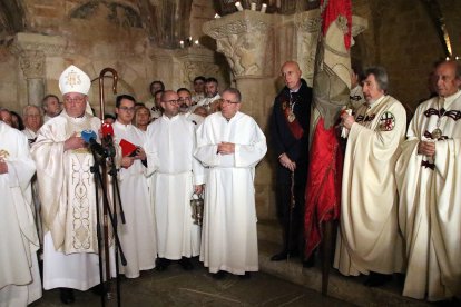Responso y homenaje a los reyes de León ante el Panteón de la Colegiata de San Isidoro.