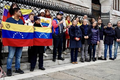 Celebración en León de una concentración de protesta en contra de la toma de posesión de Nicolás Maduro como presidente de Venezuela.