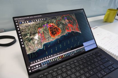 El mapa de los fuegos se cruza con los datos de evolución meteorológica prevista.
