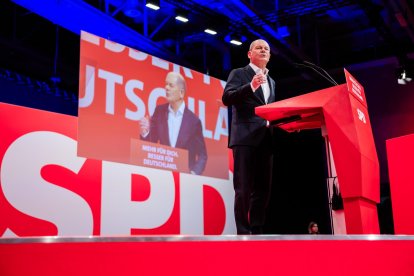 El canciller alemán, Olaf Scholz, interviene en la convención del Partido Socialdemócrata (SPD) que le proclamó este sábado en Berlín candidato del partido para las elecciones anticipadas del próximo 23 de febrero. EFE/EPA/Christoph Soeder