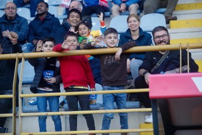 El partido con el que arrancó el año en el Reino de León finalizó en tablas (1-1) y con ambiente en la grada.
