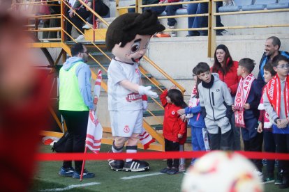 El partido con el que arrancó el año en el Reino de León finalizó en tablas (1-1) y con ambiente en la grada.