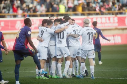 El partido con el que arrancó el año en el Reino de León finalizó en tablas (1-1) y con ambiente en la grada.