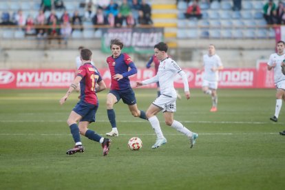 El partido con el que arrancó el año en el Reino de León finalizó en tablas (1-1) y con ambiente en la grada.