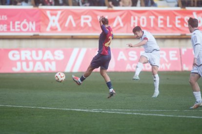 El partido con el que arrancó el año en el Reino de León finalizó en tablas (1-1) y con ambiente en la grada.