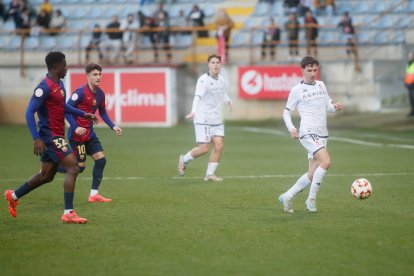El partido con el que arrancó el año en el Reino de León finalizó en tablas (1-1) y con ambiente en la grada.