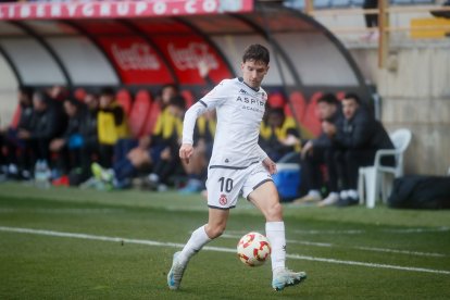 El partido con el que arrancó el año en el Reino de León finalizó en tablas (1-1) y con ambiente en la grada.