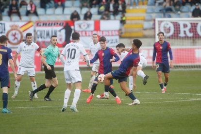 El partido con el que arrancó el año en el Reino de León finalizó en tablas (1-1) y con ambiente en la grada.