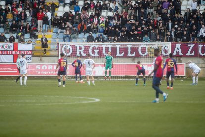 El partido con el que arrancó el año en el Reino de León finalizó en tablas (1-1) y con ambiente en la grada.