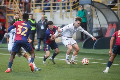 El partido con el que arrancó el año en el Reino de León finalizó en tablas (1-1) y con ambiente en la grada.
