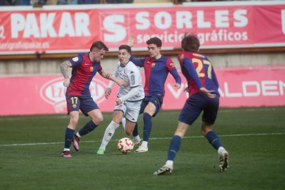 El partido con el que arrancó el año en el Reino de León finalizó en tablas (1-1) y con ambiente en la grada.