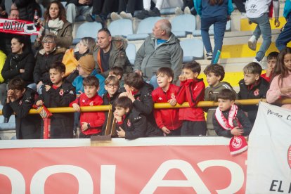 El partido con el que arrancó el año en el Reino de León finalizó en tablas (1-1) y con ambiente en la grada.