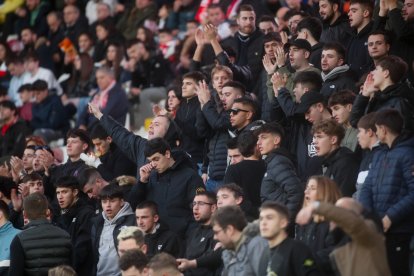 El partido con el que arrancó el año en el Reino de León finalizó en tablas (1-1) y con ambiente en la grada.