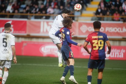 El partido con el que arrancó el año en el Reino de León finalizó en tablas (1-1) y con ambiente en la grada.