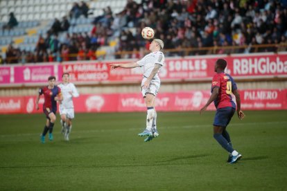 El partido con el que arrancó el año en el Reino de León finalizó en tablas (1-1) y con ambiente en la grada.