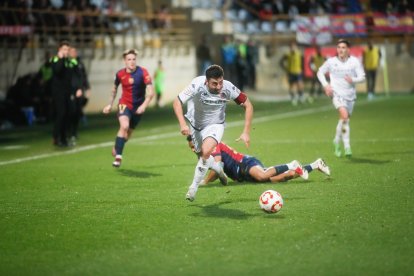 El partido con el que arrancó el año en el Reino de León finalizó en tablas (1-1) y con ambiente en la grada.