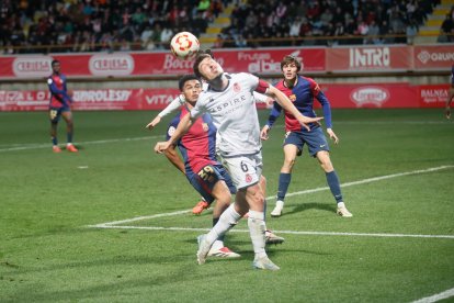 El partido con el que arrancó el año en el Reino de León finalizó en tablas (1-1) y con ambiente en la grada.