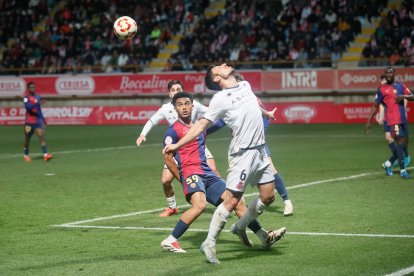 El partido con el que arrancó el año en el Reino de León finalizó en tablas (1-1) y con ambiente en la grada.