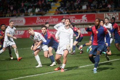 El partido con el que arrancó el año en el Reino de León finalizó en tablas (1-1) y con ambiente en la grada.