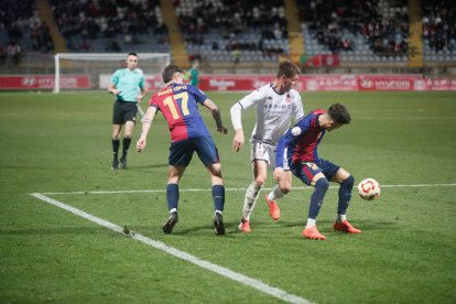 El partido con el que arrancó el año en el Reino de León finalizó en tablas (1-1) y con ambiente en la grada.