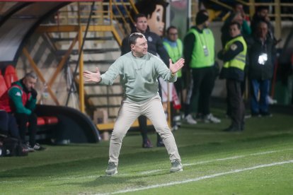 El partido con el que arrancó el año en el Reino de León finalizó en tablas (1-1) y con ambiente en la grada.